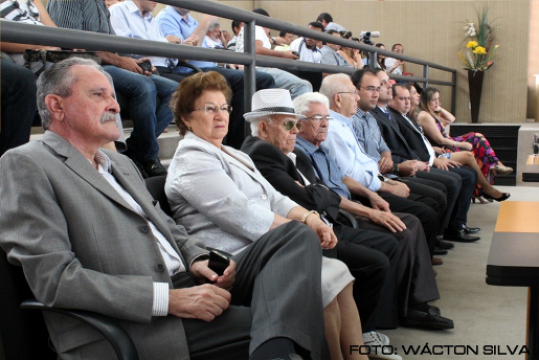 Entrega de títulos: Antônio da Silva, Dr. Marlos César , João Eudis, Edi Carlos e Carlos Eloy