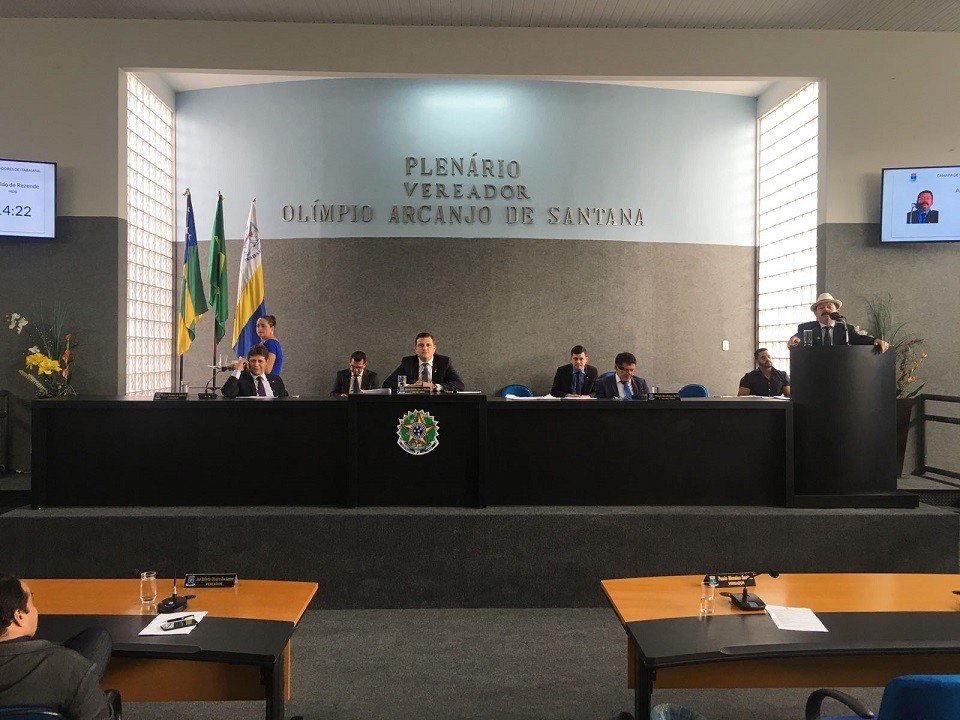 Durante a Sessão Ordinária desta terça-feira (14), parlamentares de situação, por terem se sentido ofendidos, repudiaram as ofensas feitas pela vereadora Ivoni Andrade